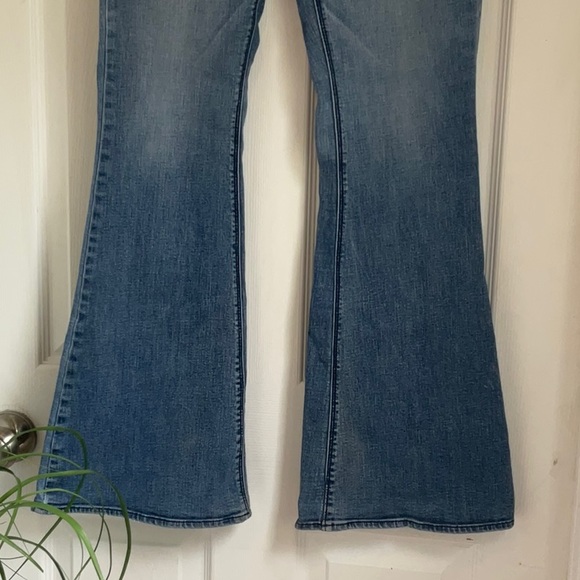 All jeans 2/$20🫦!American Eagle high rise Artist super stretch flare sz 6. EUC - Picture 3 of 14